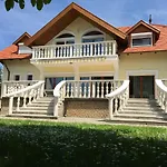 Csók *