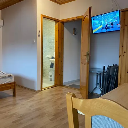 Csok Apartmanhaz شقة *