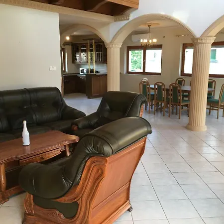 Csok Apartmanhaz شقة